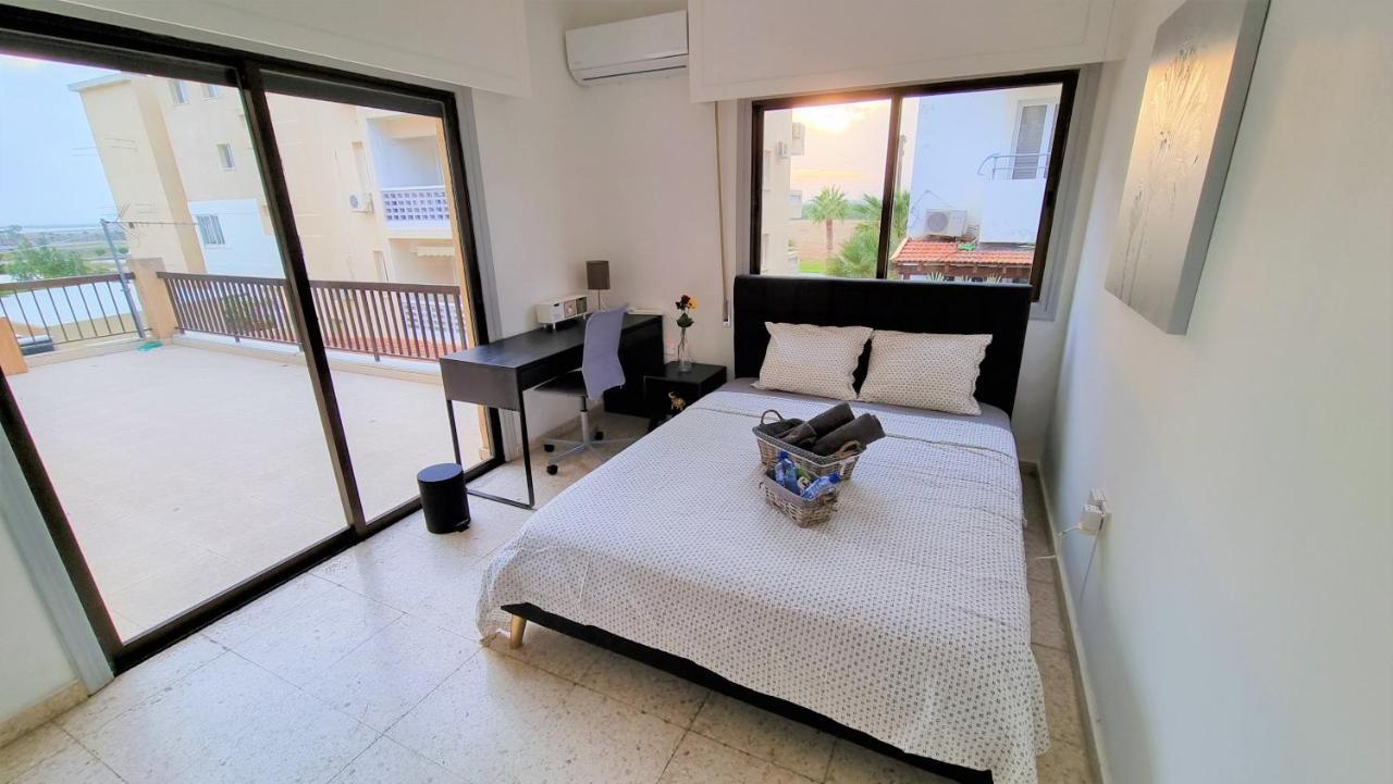 Cozy Beach Apt / 100 Mbit+ Netflix / Near Airport Larnaca Ngoại thất bức ảnh